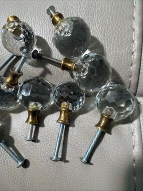 9 piece Crystal Glass Faceted Drawer Knobs with Antique Brass Base - Clear GUC